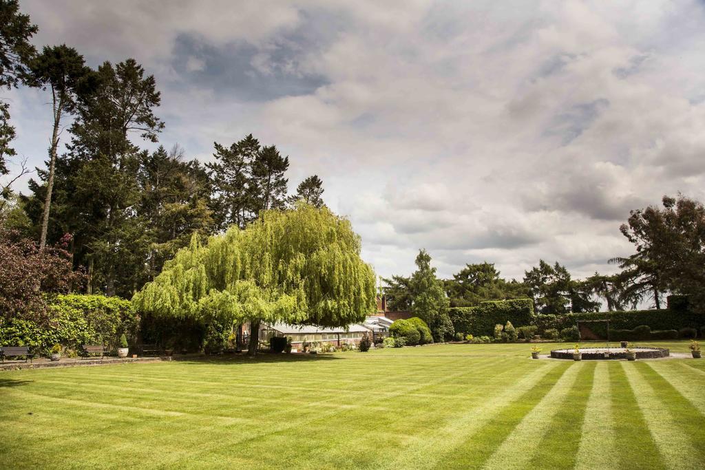 Hotel Hogarths Stone Manor Kidderminster Esterno foto